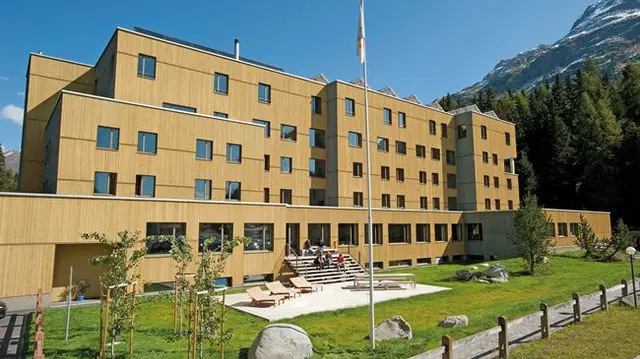 St. Moritz Youth Hostel EXTERIOR