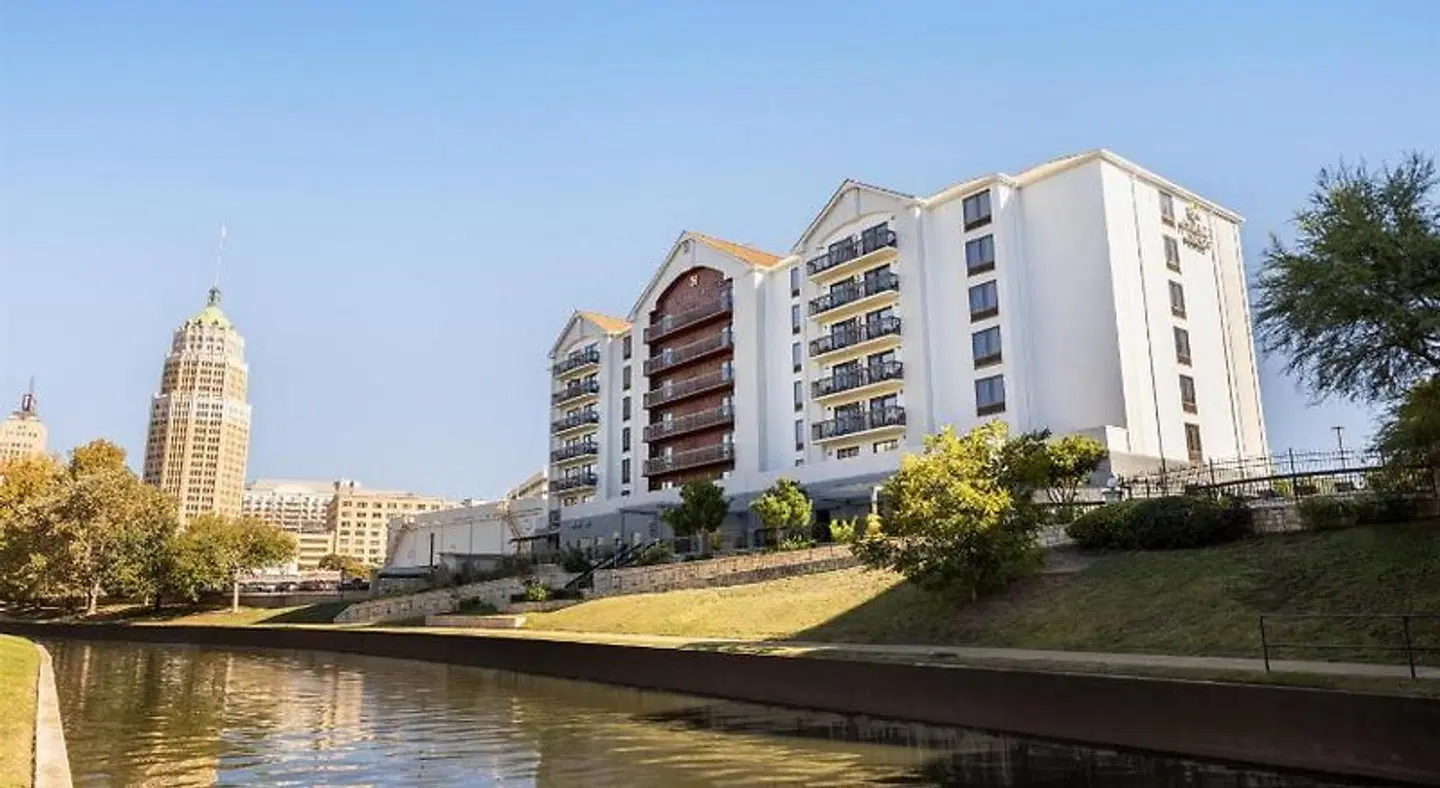 Hyatt Place San Antonio Riverwalk EXTERIOR