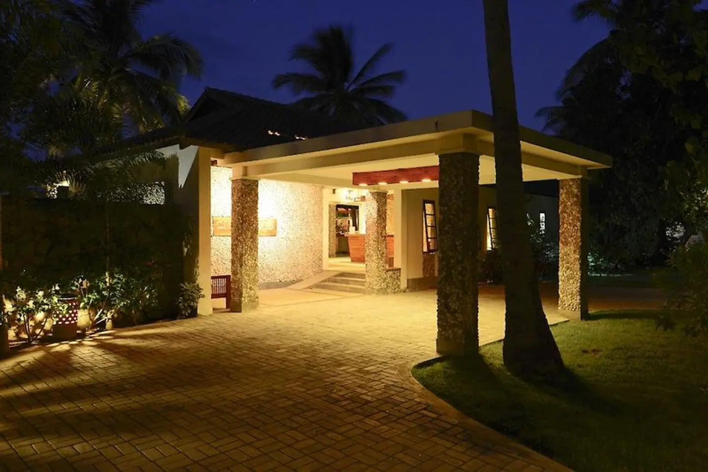 Cocotinos Sekotong Beach Resort EXTERIOR
