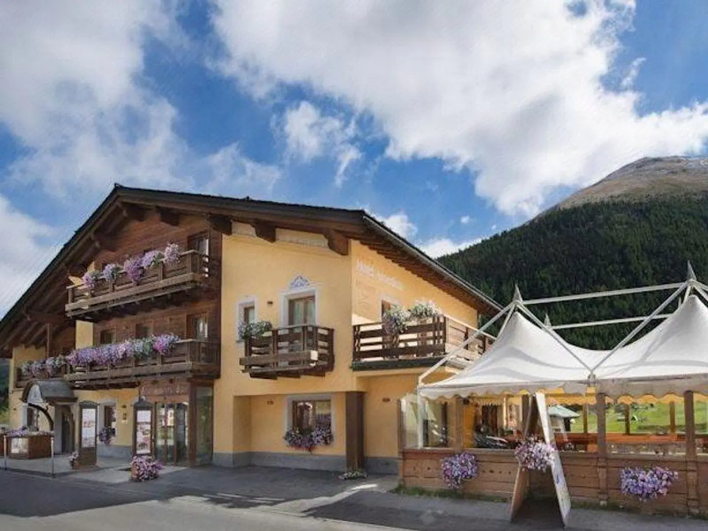 Amerikan EXTERIOR