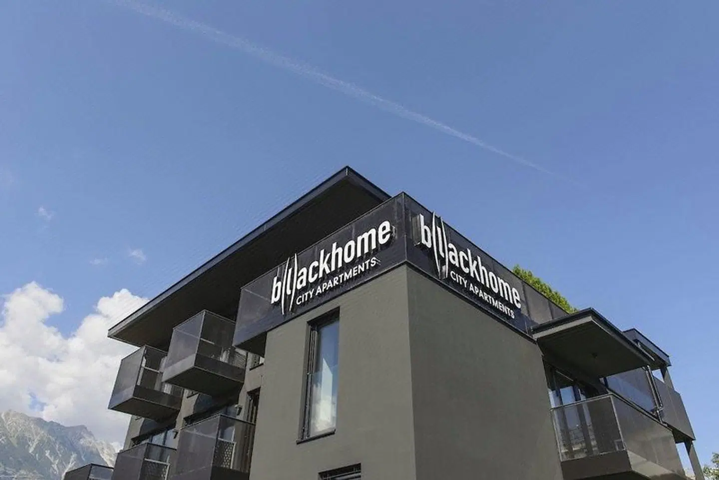 B(l)ackhome City Apartments EXTERIOR