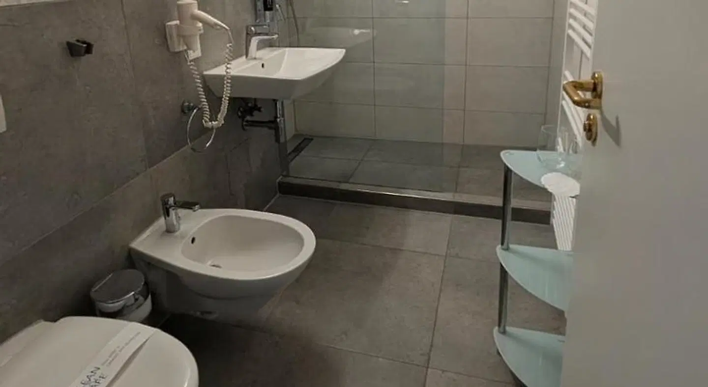 ARABEST Aparthotel & Boardinghouse Badezimmer