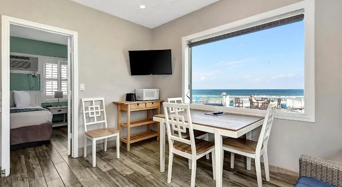 Shoreline All Suites Inn & Cabana Colony Cottages ROOM_EXAMPLE