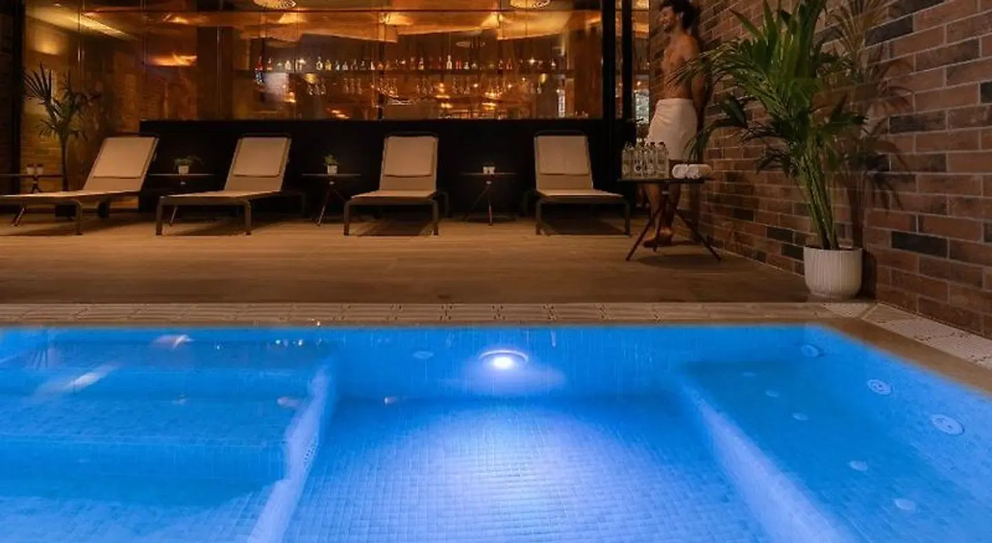 Axel Hotel Bilbao Hallenbad