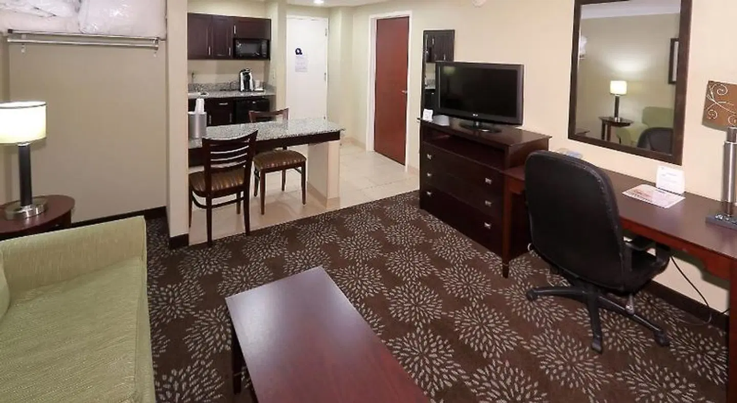 Holiday Inn Express & Suites Pittsburgh West - Green Tree by IHG ROOM_EXAMPLE