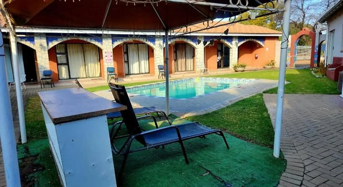 Villa Mexicana Guesthouse OUTDOOR_POOL