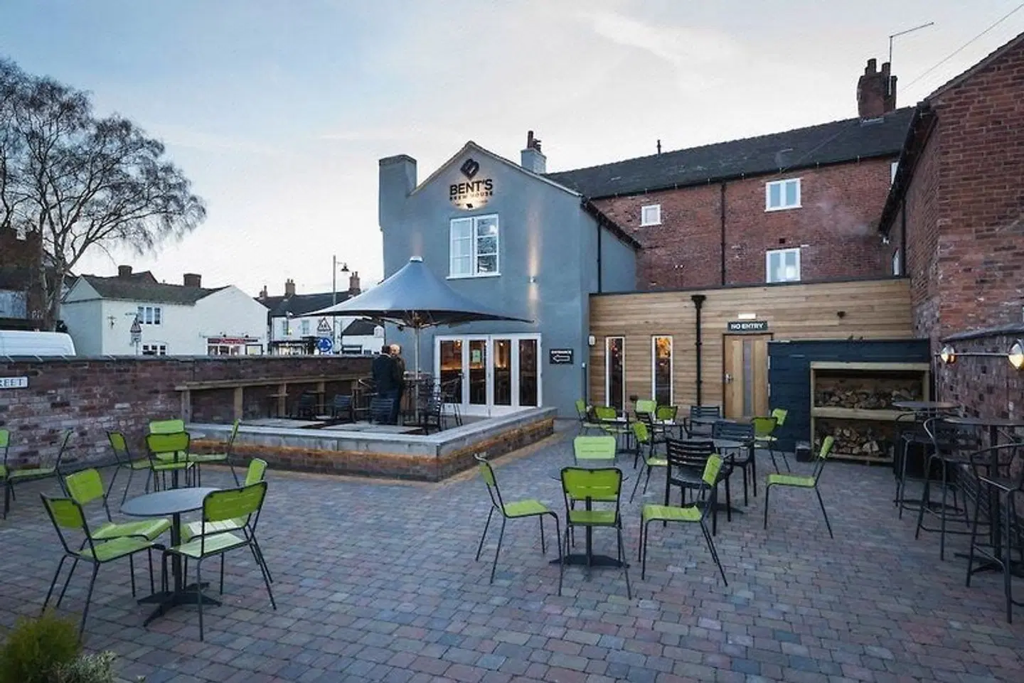 The Little George Terrasse