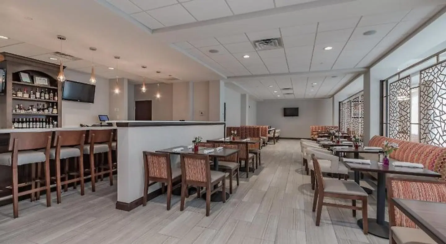 Holiday Inn Mishawaka - Conference Center by IHG Bar