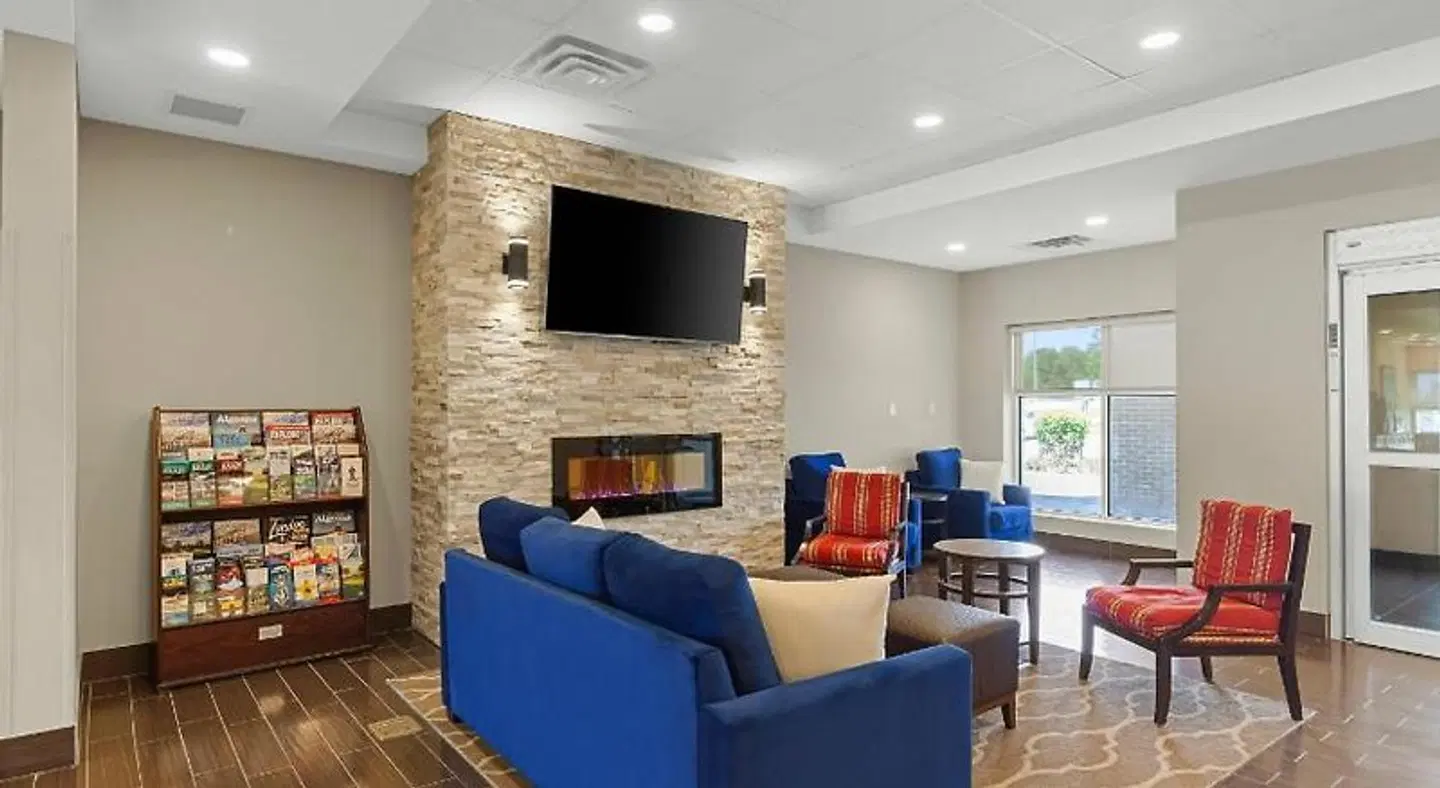 Comfort Inn & Suites LOUNGE_LOBBY