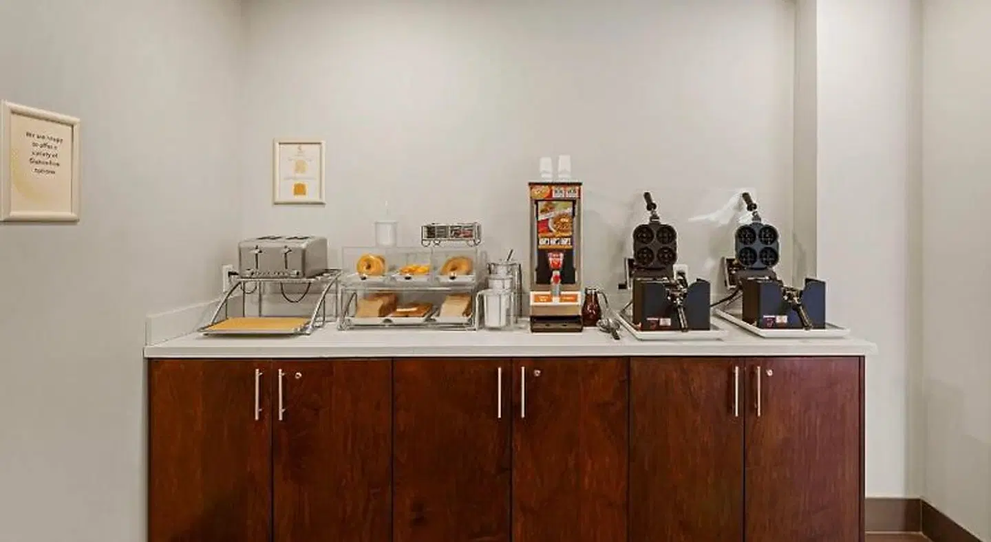 Comfort Inn & Suites Bar