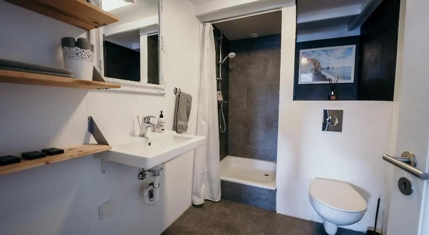 Puffin Hotel Vik Badezimmer