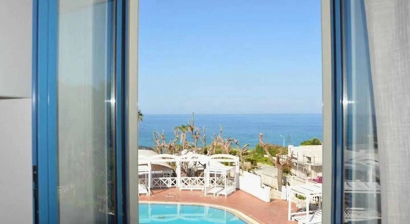 Hotel Residence La Corvetta OUTDOOR_POOL