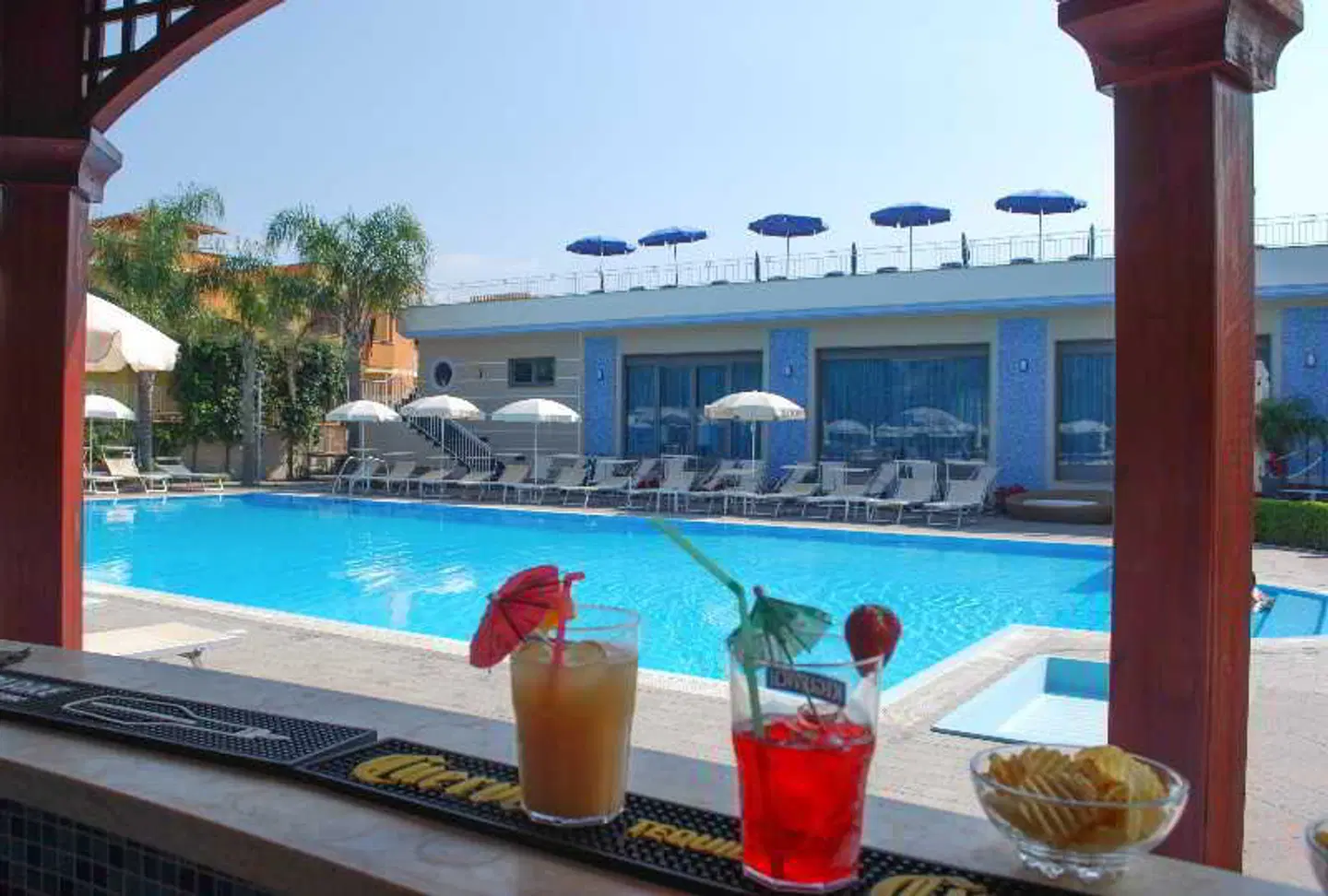 Premiere OUTDOOR_POOL