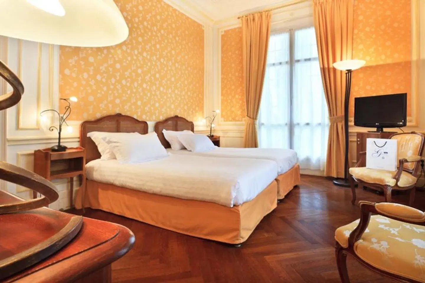 Gounod ROOM_EXAMPLE