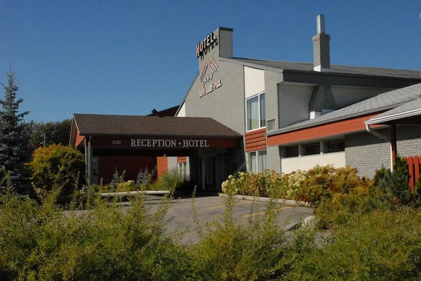 Hotel Baie Saint Paul EXTERIOR