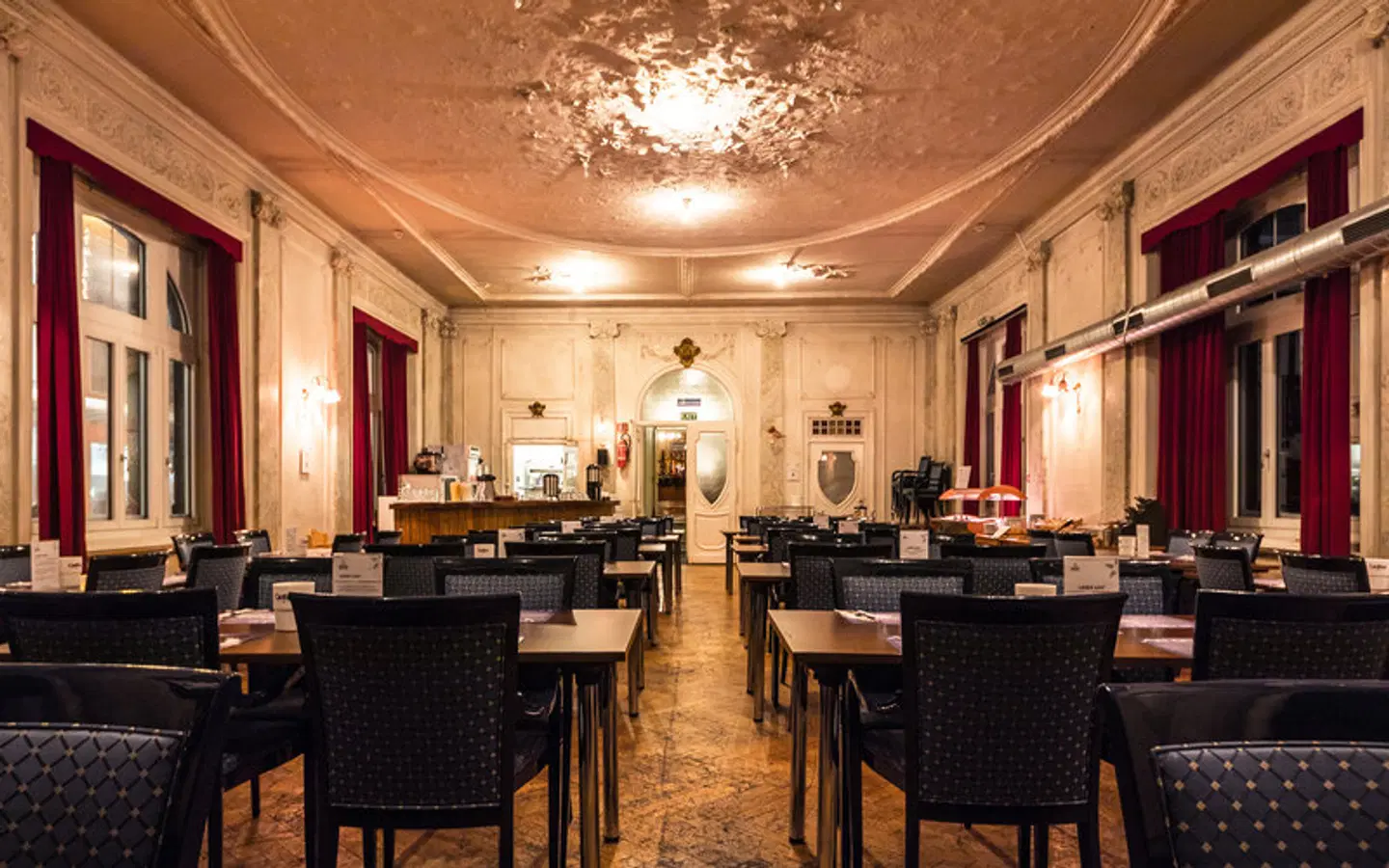 Hotel Montana Bar