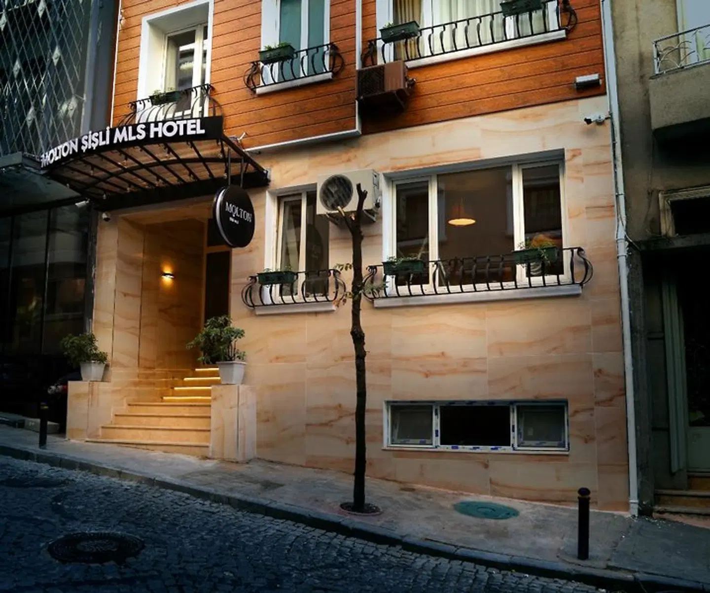 Molton 'i'li MLS Hotel EXTERIOR