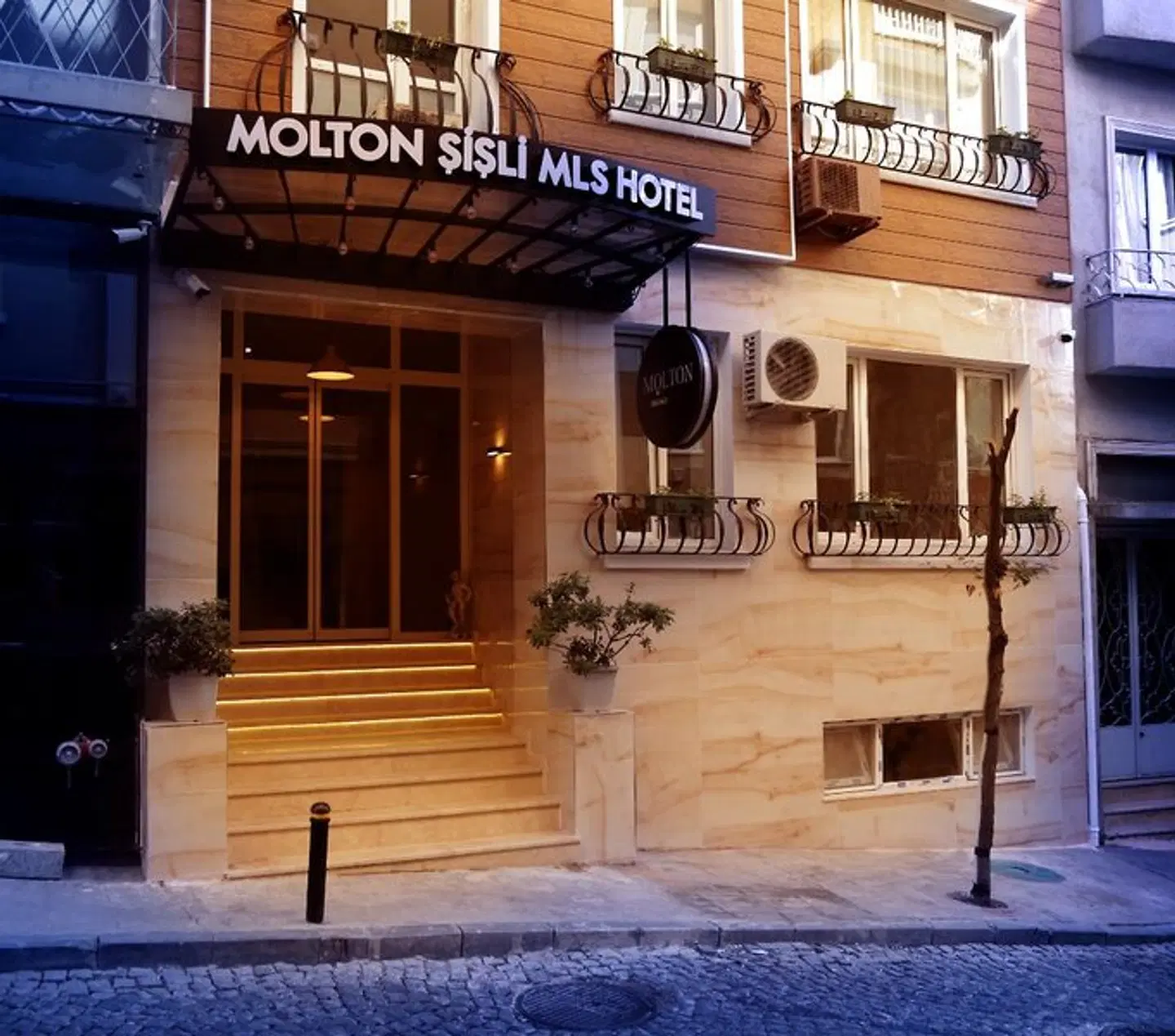 Molton 'i'li MLS Hotel EXTERIOR