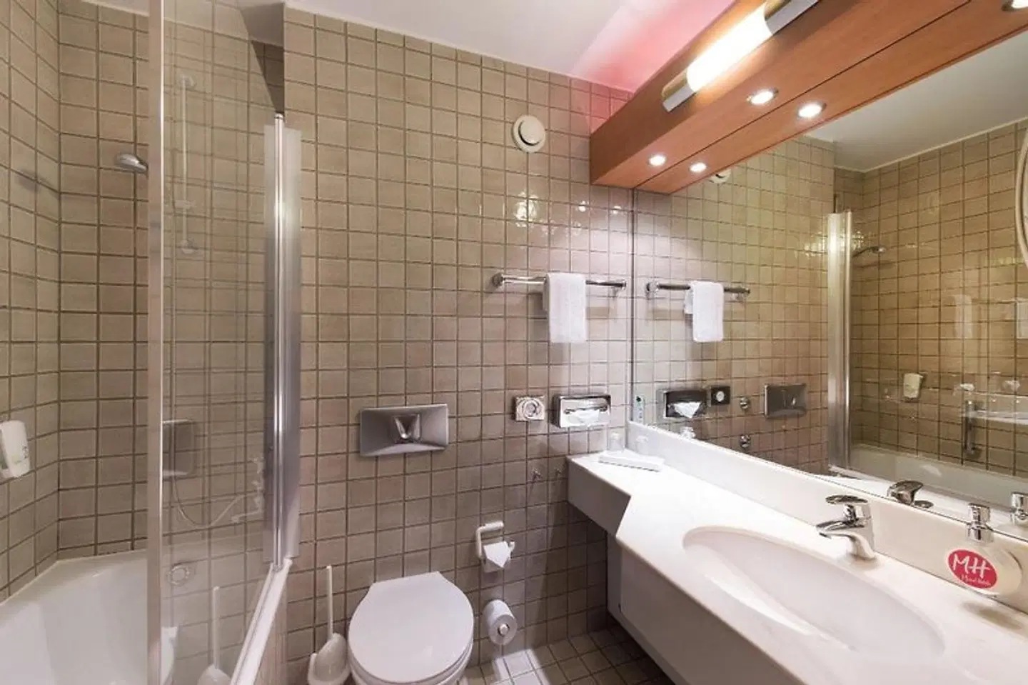 Michel Hotel Landshut Kaiserhof Badezimmer