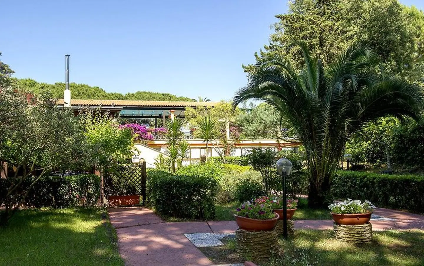 La Serra Holiday Village & Beach Resort EXTERIOR