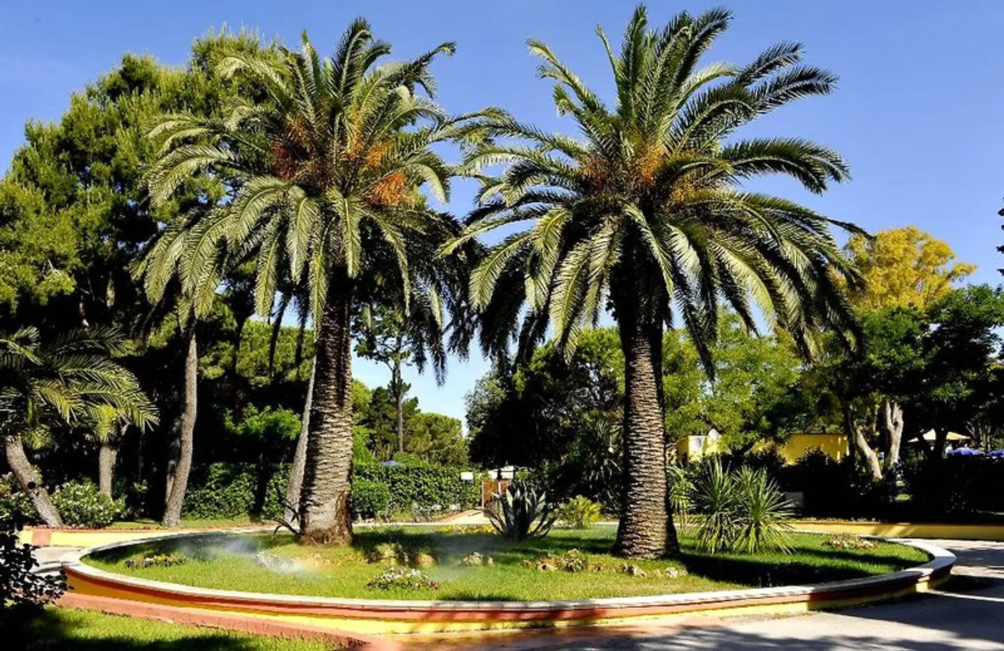 La Serra Holiday Village & Beach Resort Garten