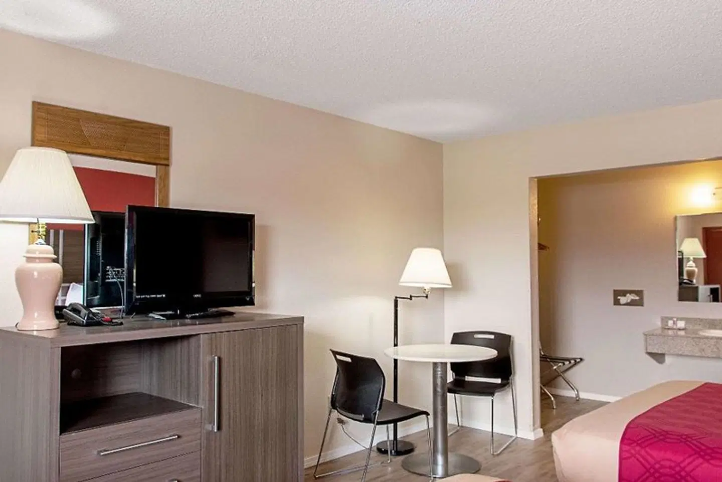 Econo Lodge ROOM_EXAMPLE