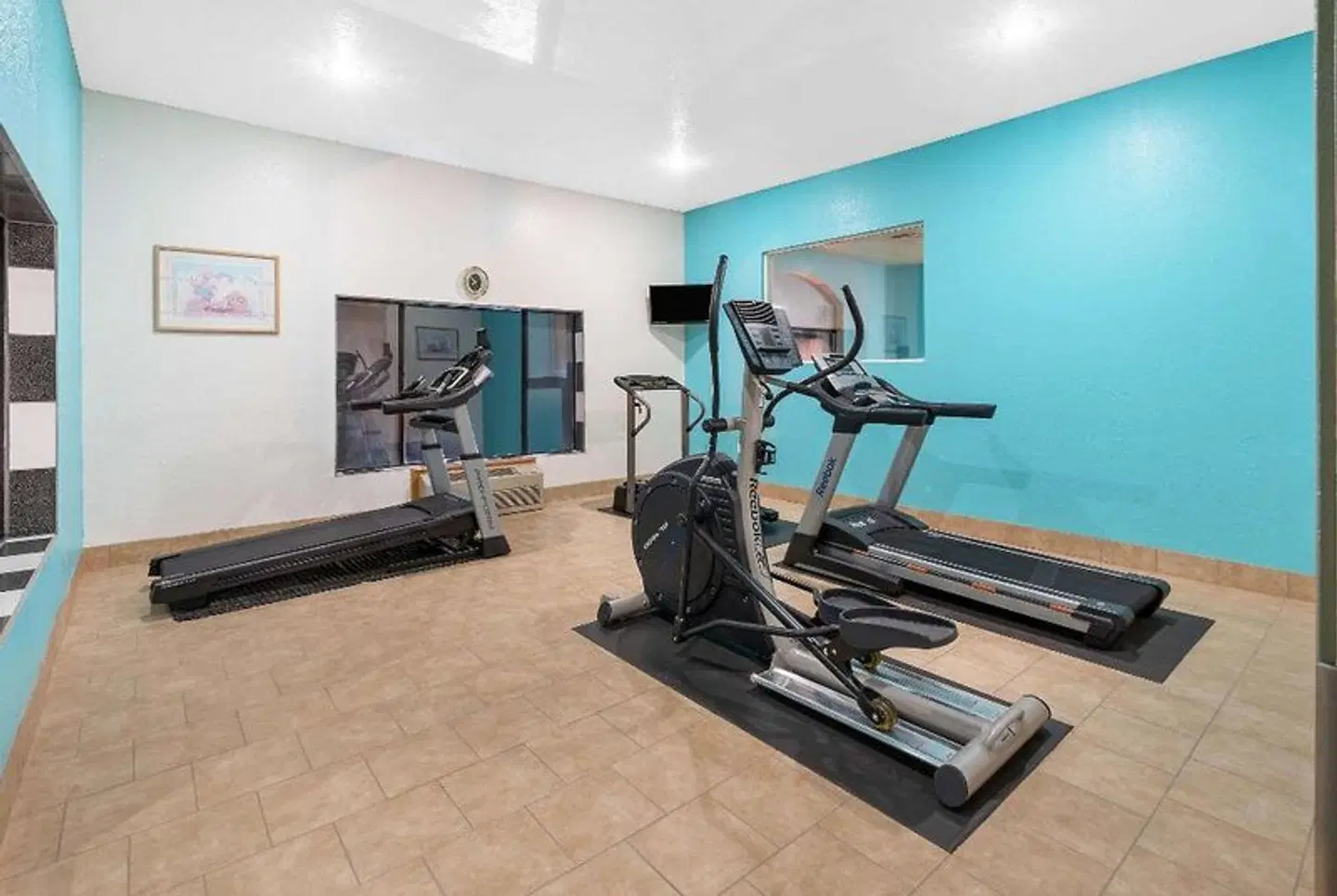 Howard Johnson Holbrook SPORTS_AND_LEISURE