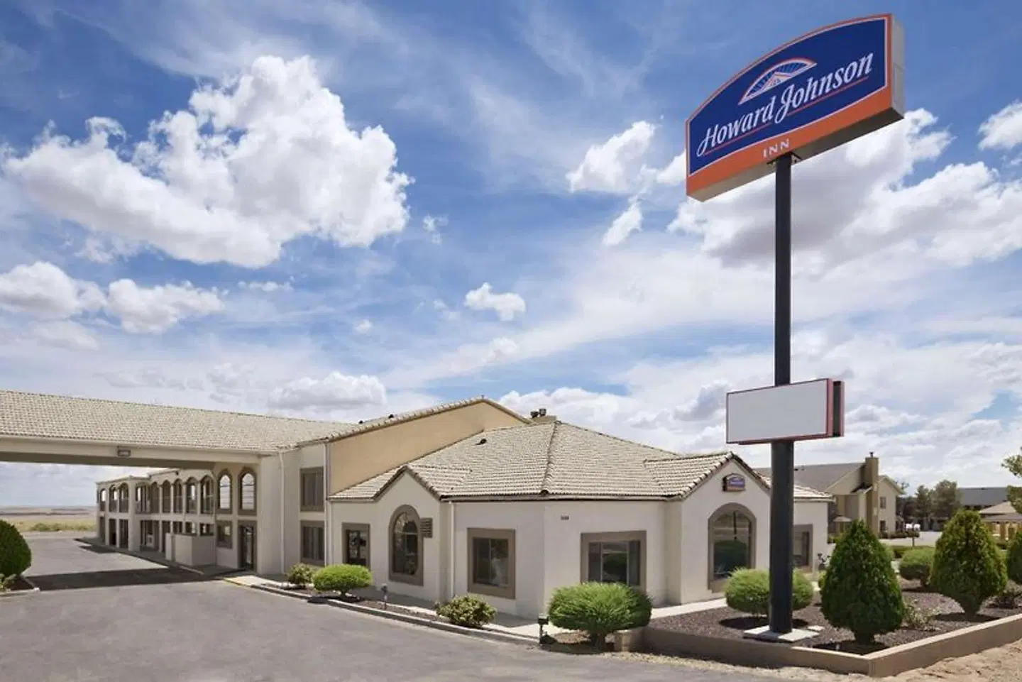 Howard Johnson Holbrook EXTERIOR