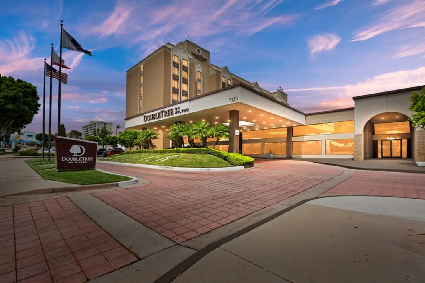 DoubleTree by Hilton Whittier Los Angeles EXTERIOR