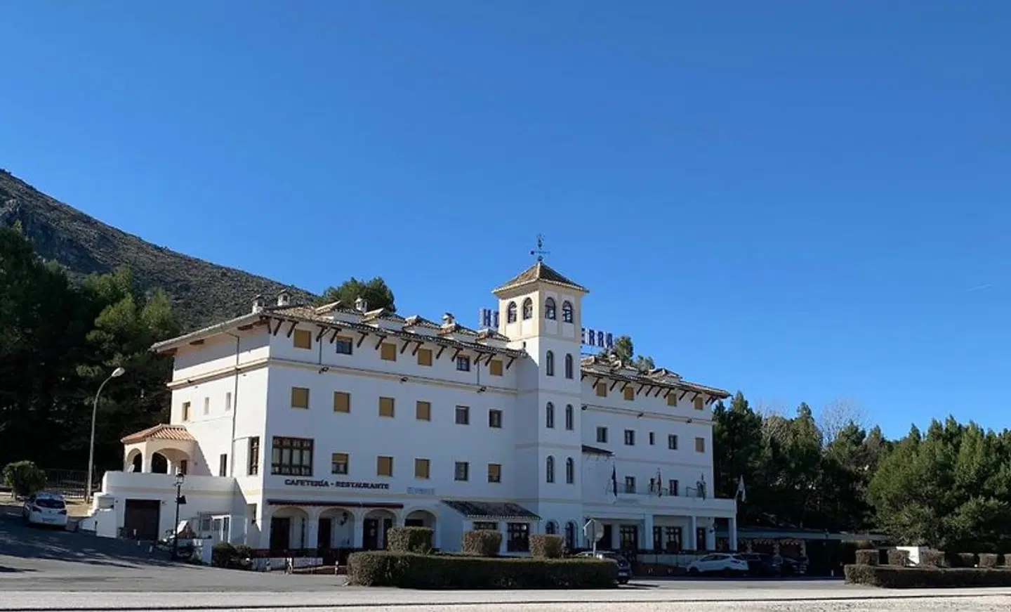 La Sierra EXTERIOR