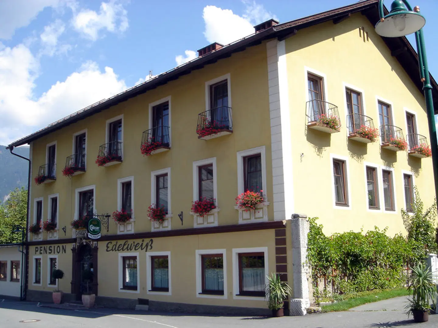 Bierhotel Loncium EXTERIOR