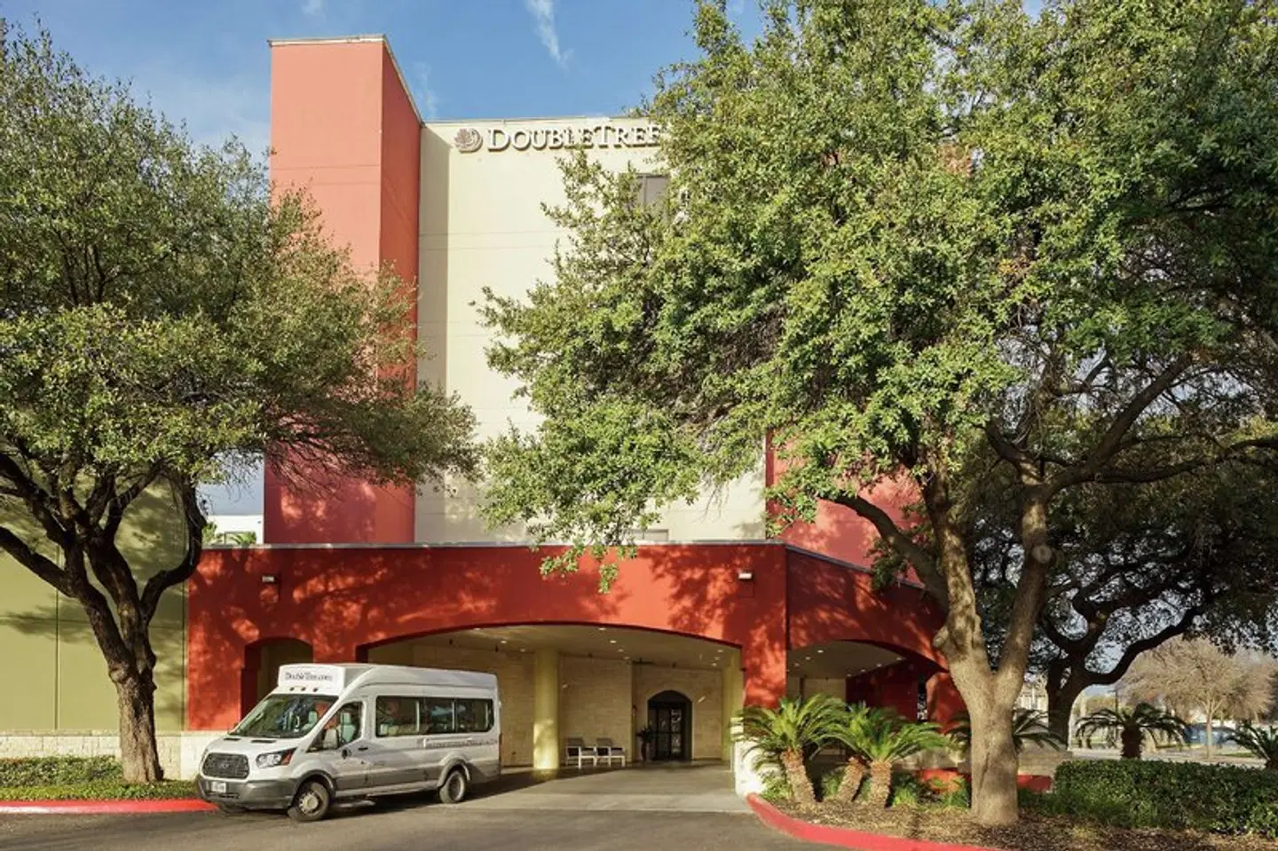 DoubleTree by Hilton San Antonio Downtown EXTERIOR