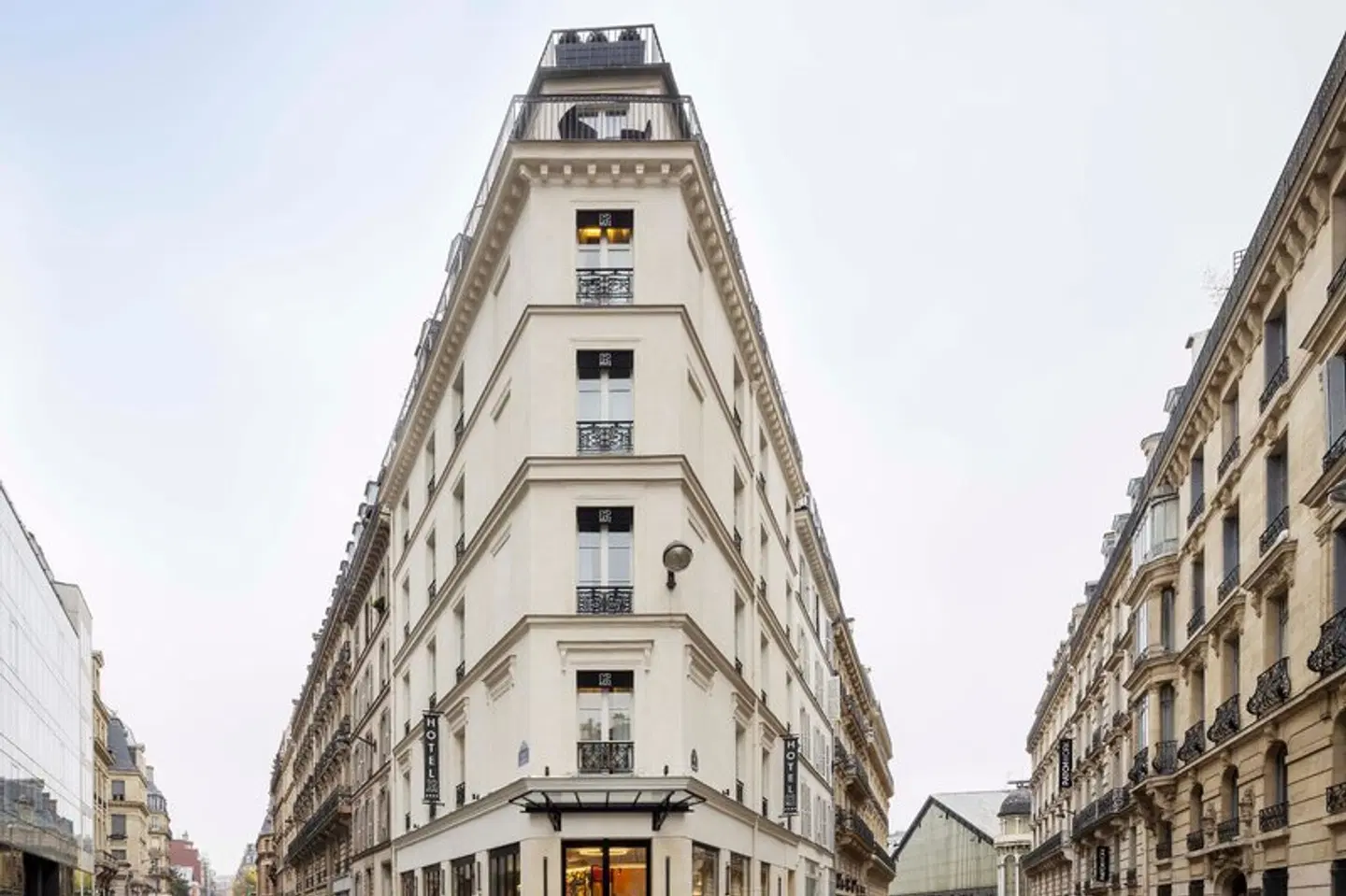 Le 12 Hotel EXTERIOR