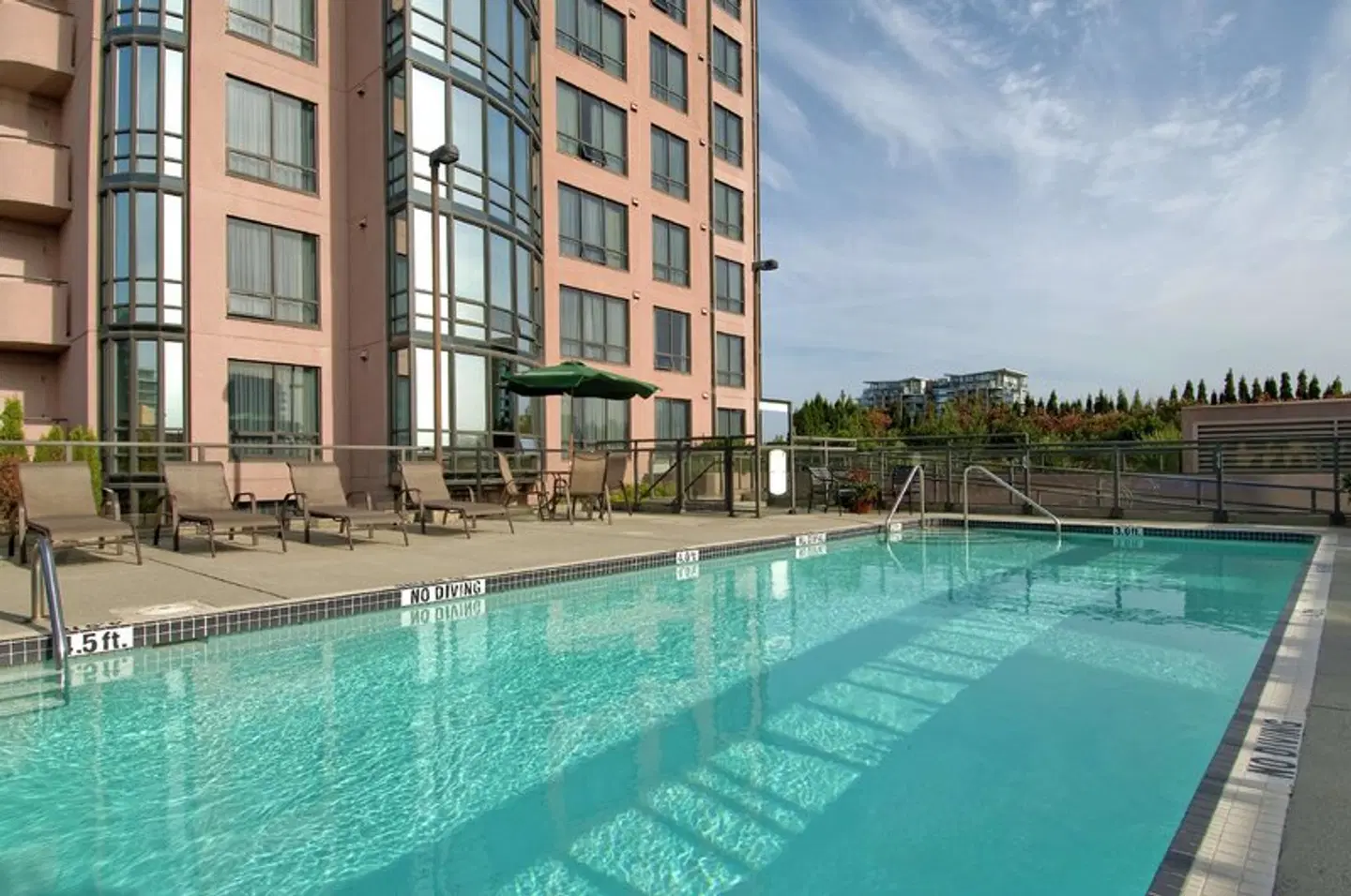 Hilton Vancouver Airport OUTDOOR_POOL