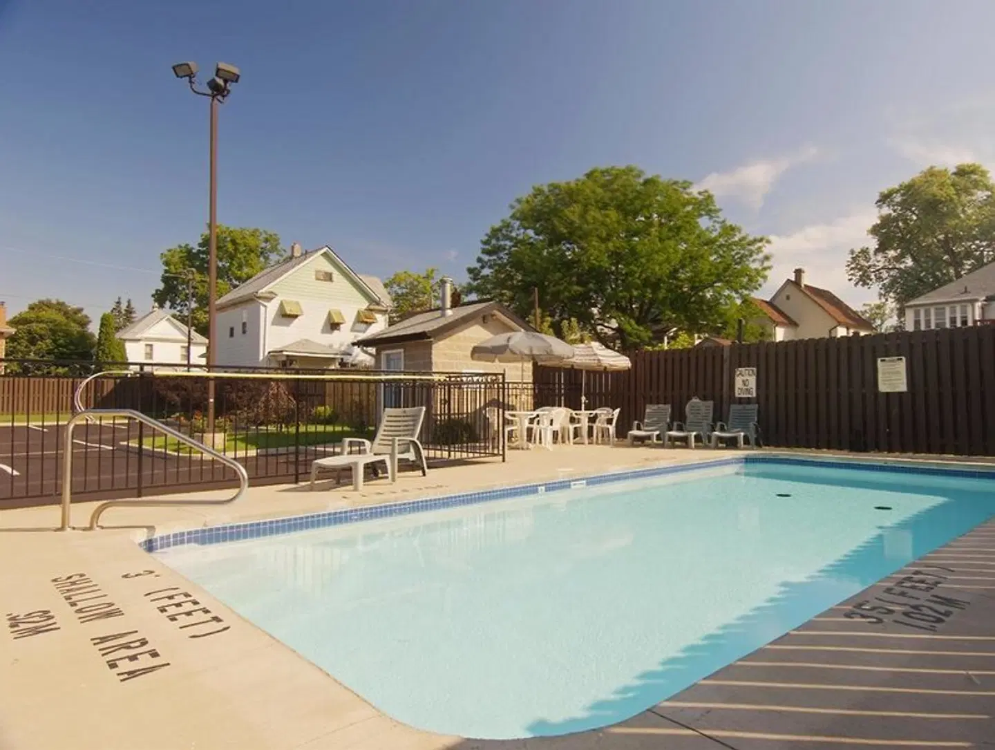 Super 8 by Wyndham Niagara Falls by the Falls OUTDOOR_POOL