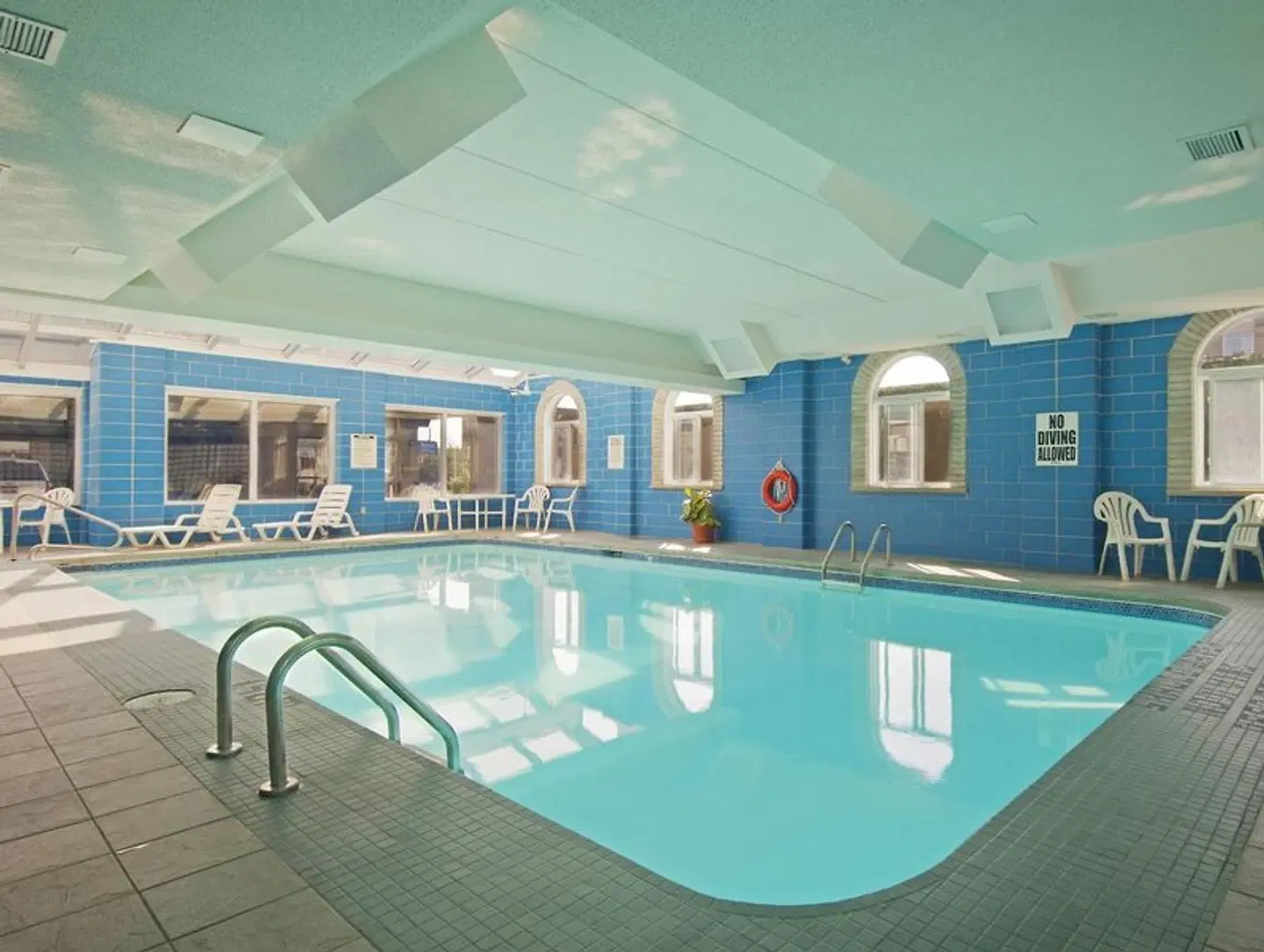 Super 8 by Wyndham Niagara Falls by the Falls Hallenbad