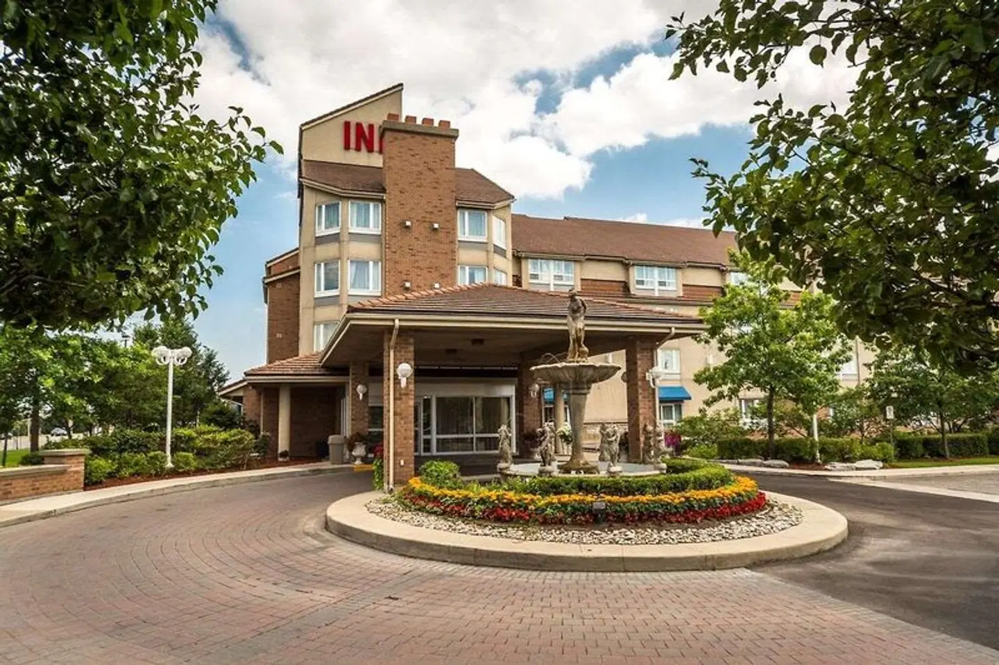 Monte Carlo Inn Brampton EXTERIOR