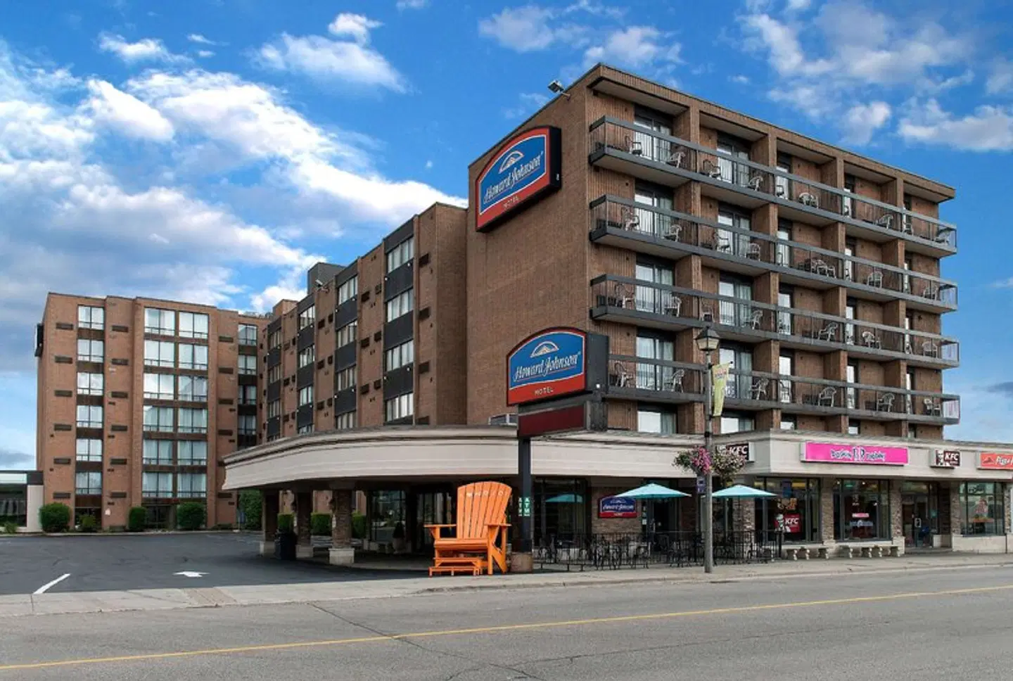 Howard Johnson by Wyndham by the Falls Niagara Falls EXTERIOR