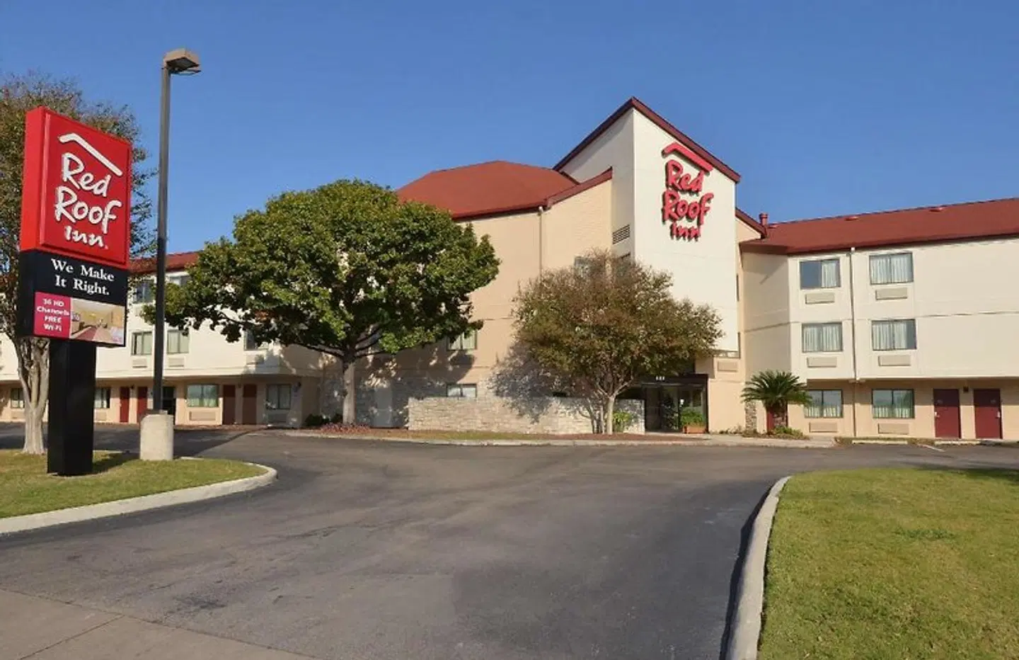 Red Roof Inn San Antonio Airport EXTERIOR