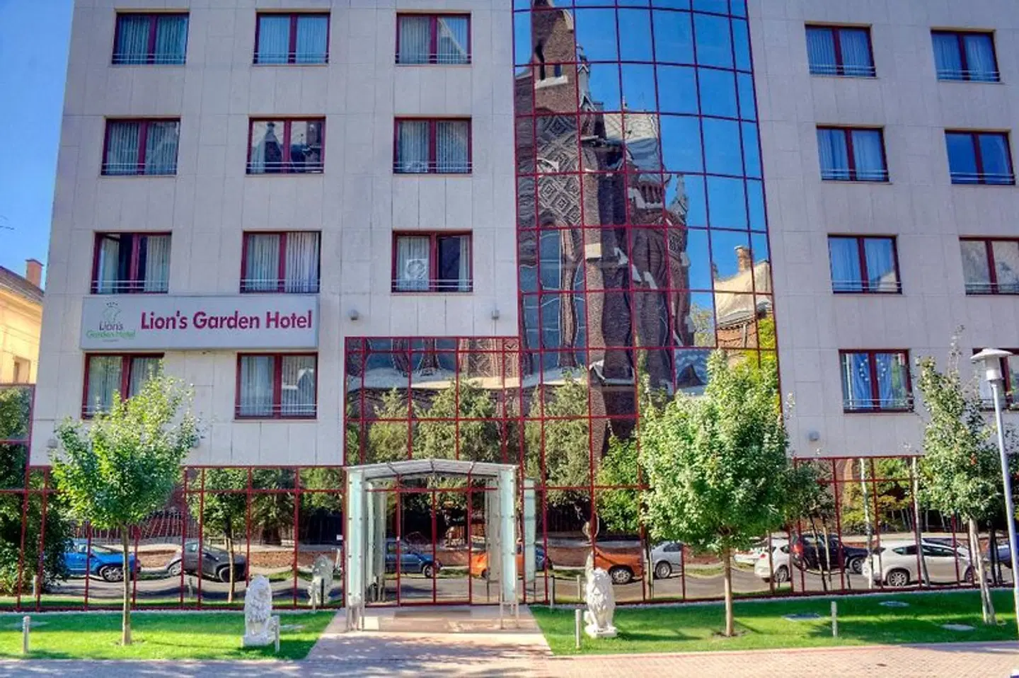 Lion's Garden Hotel EXTERIOR