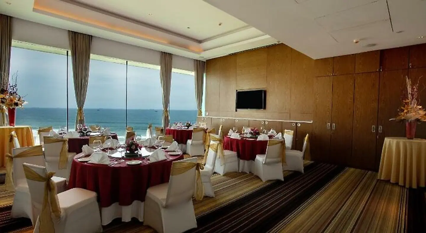 Novotel Visakhapatnam Varun Beach Hotel Restaurant