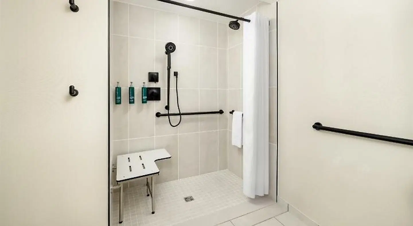 Holiday Inn Concord Downtown by IHG Badezimmer