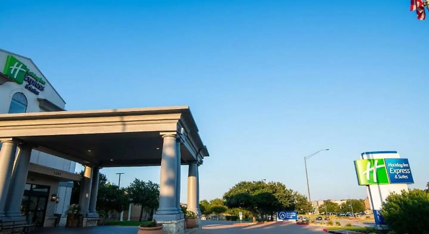 Holiday Inn Express & Suites College Station by IHG EXTERIOR