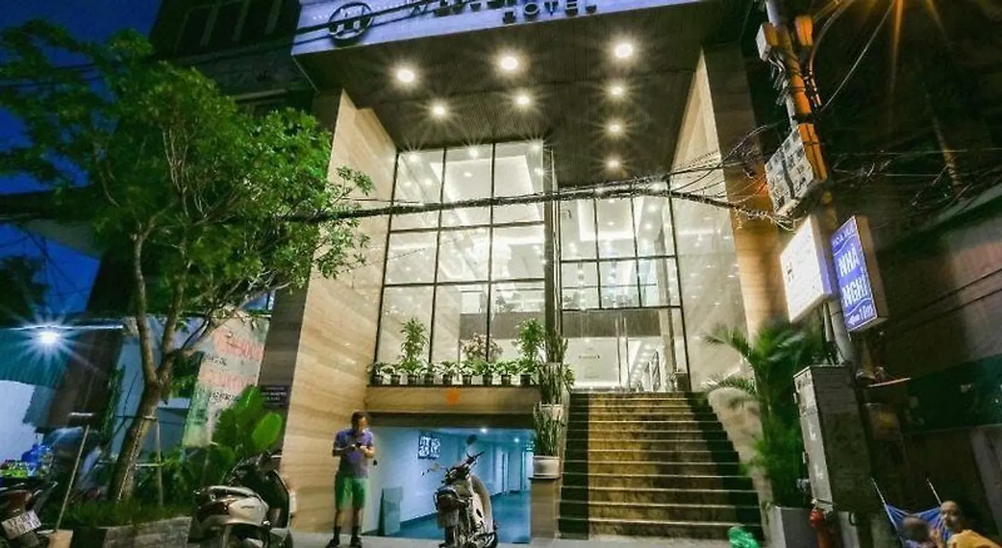 Western Skyline Hotel EXTERIOR