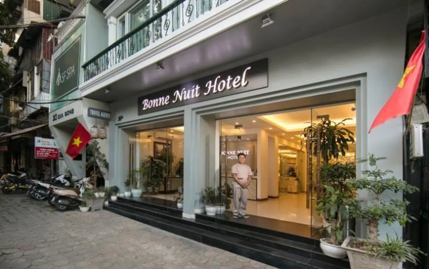 Bonne Nuit Hotel EXTERIOR
