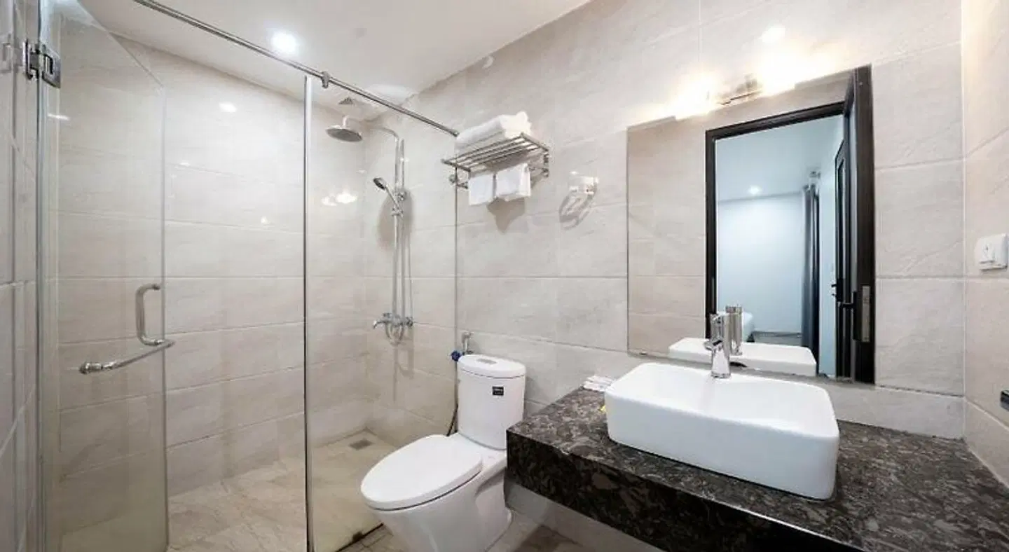Granda Suites Hanoi Badezimmer