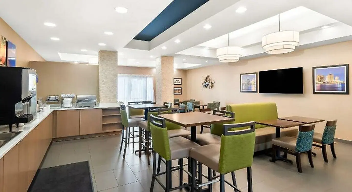 Comfort Suites New Orleans Bar