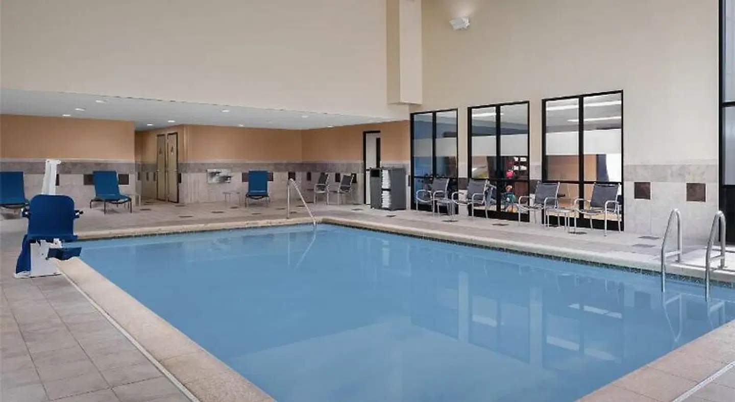 Hampton Inn & Suites Omaha-Downtown Hallenbad