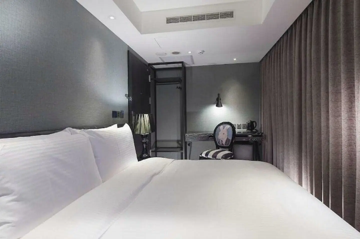 CHECK inn Taipei Main Station ROOM_EXAMPLE