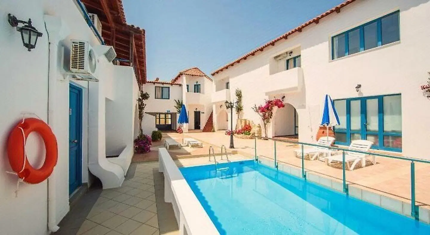 Iliana Hotel OUTDOOR_POOL
